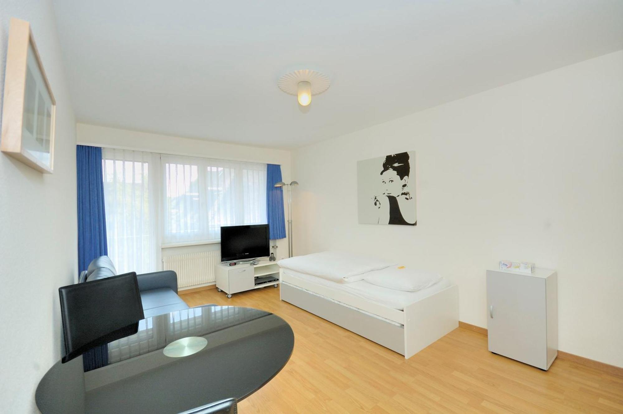 Lovely In The Center - Crown 44 Apartemen *