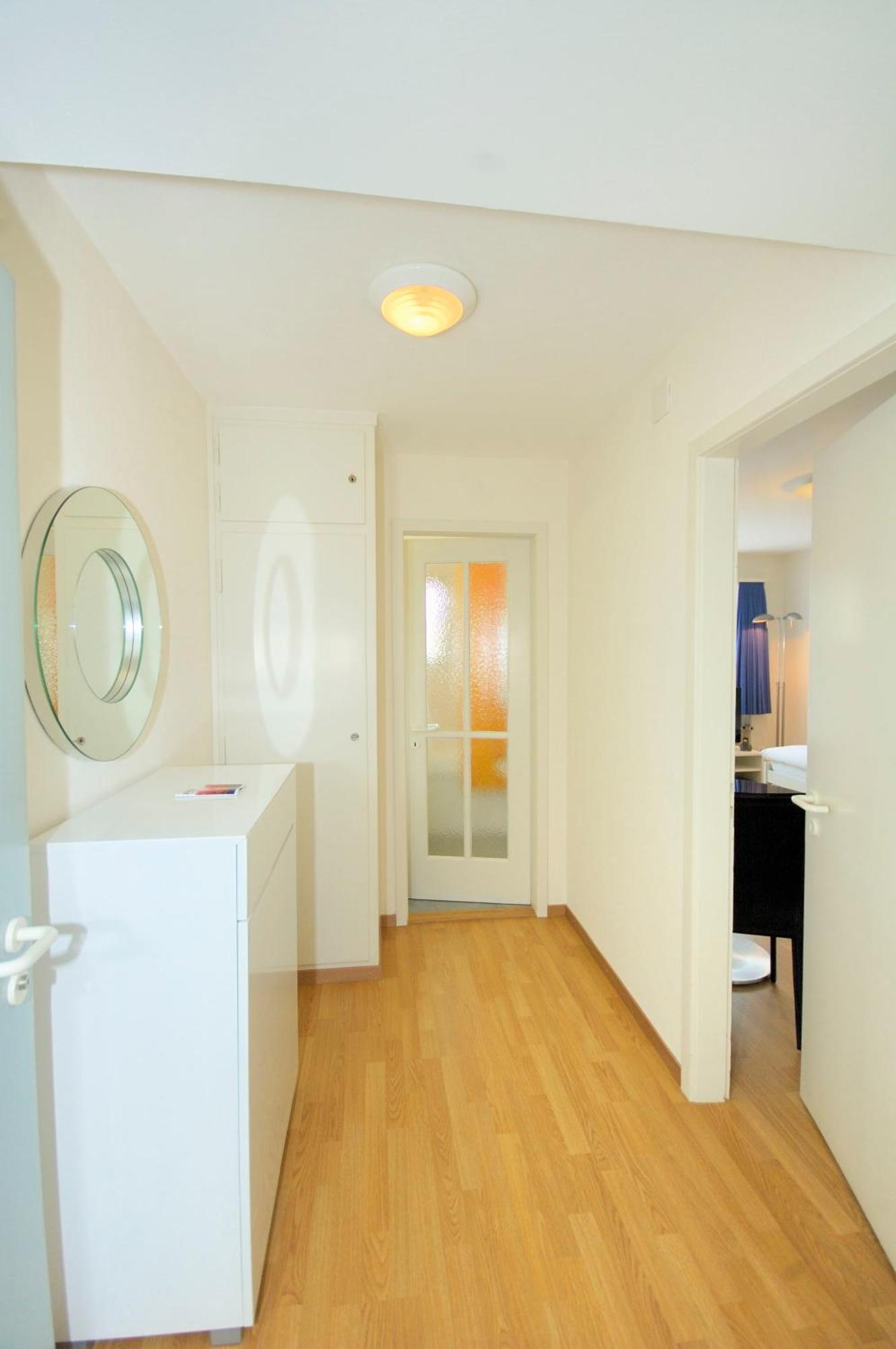 Lovely In The Center - Crown 44 Apartemen *